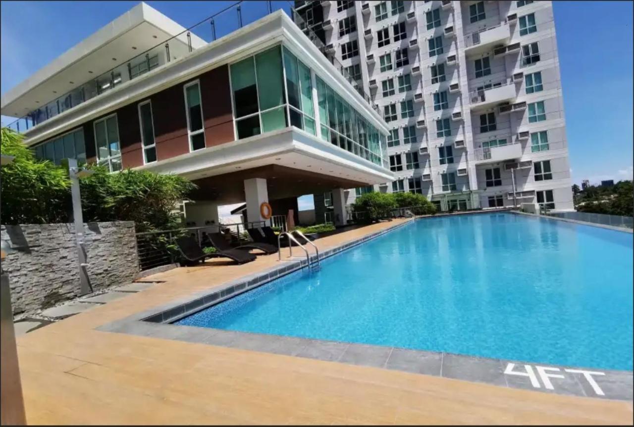 Feels Like Home Condos Abreeza Place Tower 1 & 2 Davao Exterior photo