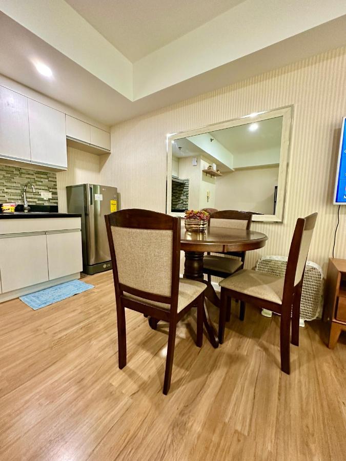 Feels Like Home Condos Abreeza Place Tower 1 & 2 Davao Exterior photo