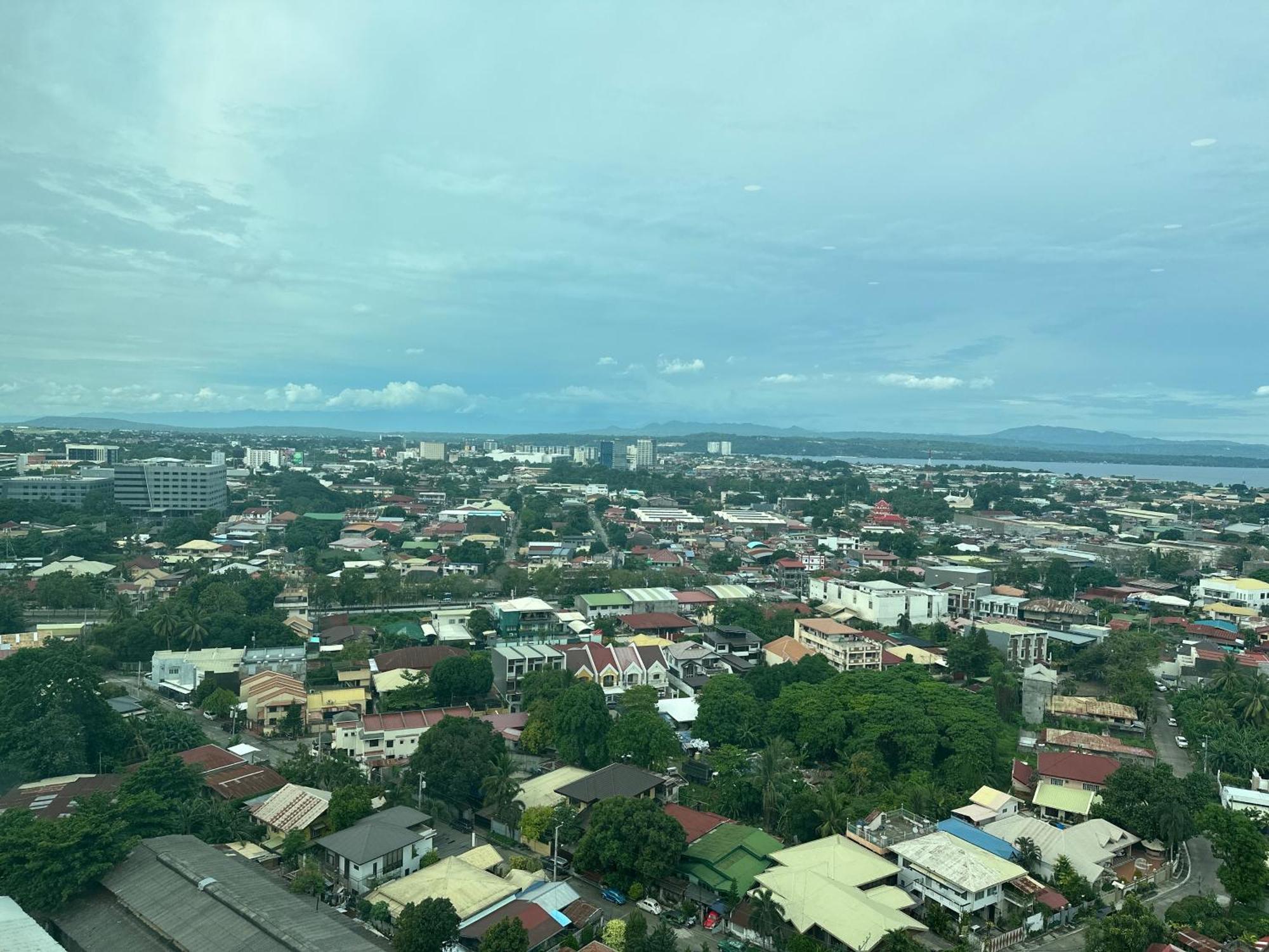 Feels Like Home Condos Abreeza Place Tower 1 & 2 Davao Exterior photo